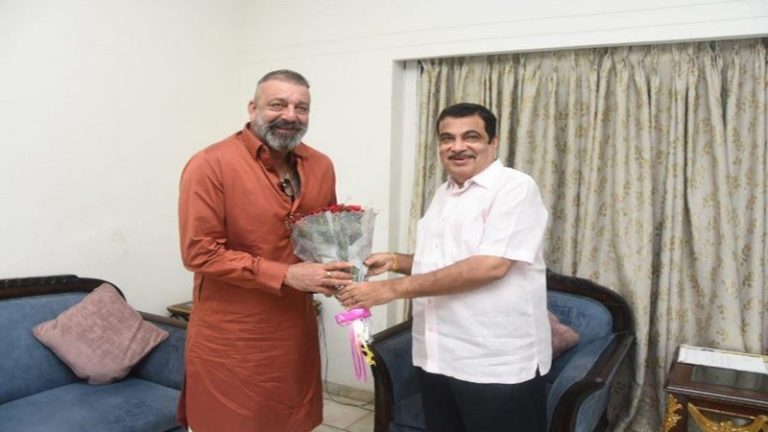 Sanjay Dutt pays courtesy visit to Nitin Gadkari in Nagpur
