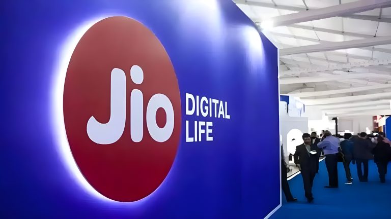 Jio Down: Several users across the country report network issues, Downdetector confirms outage